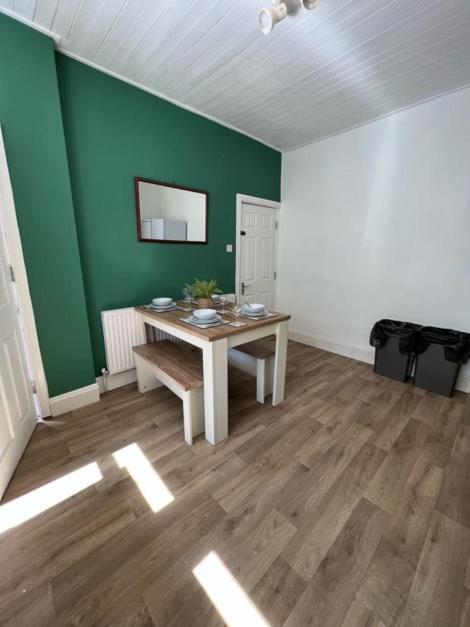 Moorfield Street Guesthouse Leeds  Exterior photo